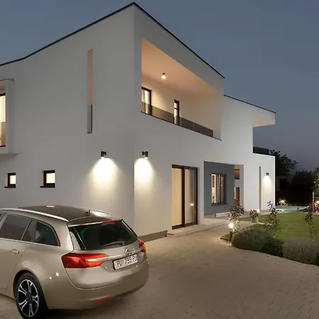 Zen Nyaraló *